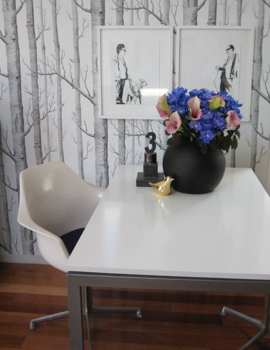 Vardagsrum tapet svart vit matbord stol retro design