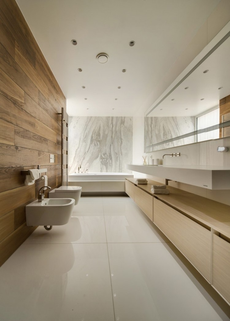 möbleringsidéer-naturligt utseende-badrum-trä-väggbeklädnad-stort-format-vita golvplattor