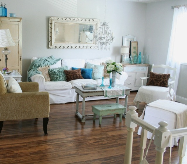 Vardagsrum färgpalett möblering idéer blå vit