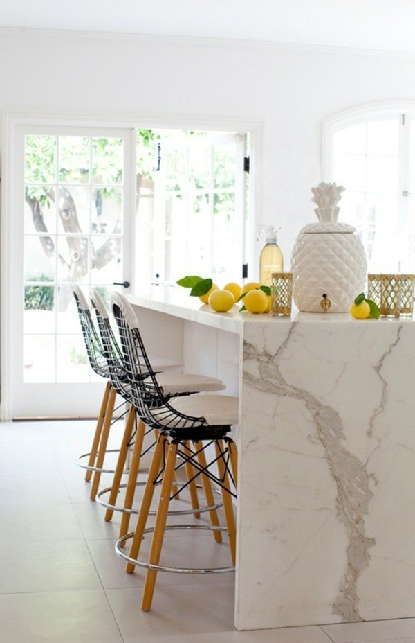 Köksbord i dekorativ folie i marmor