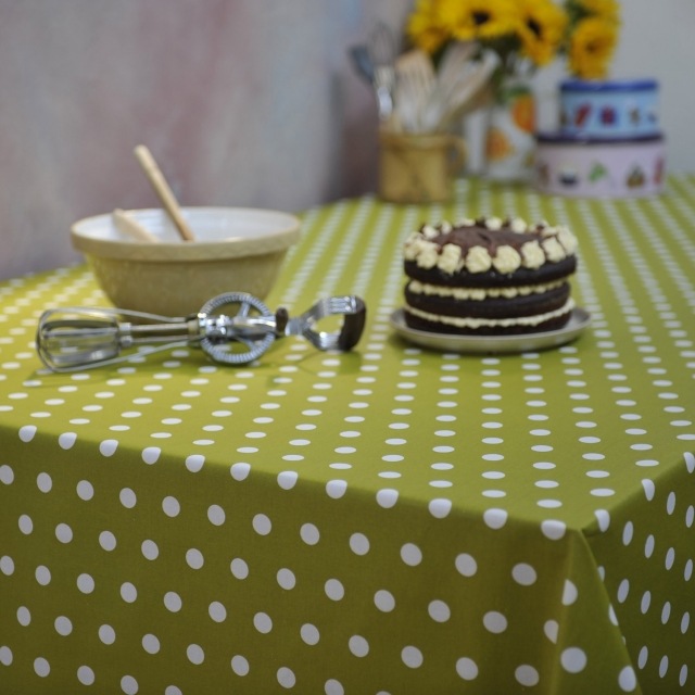 bordskast gröna, dab och vita färger och levande trender 2014