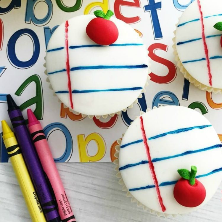 Skolanmälningsfestidéer för back to school cupcakes dekorerar motto