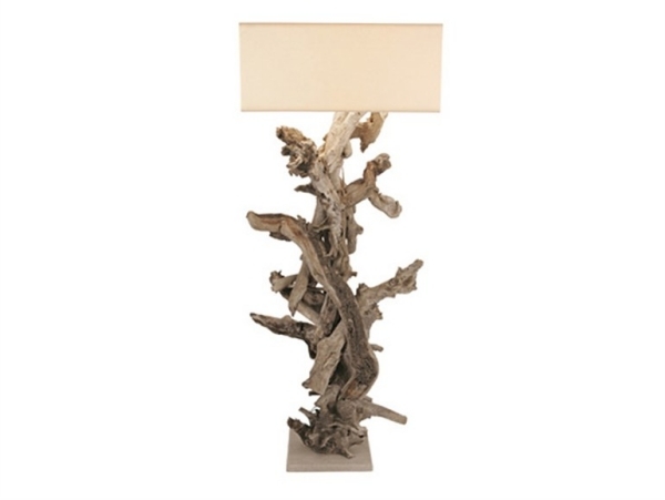 egee golvlampa design med träelement