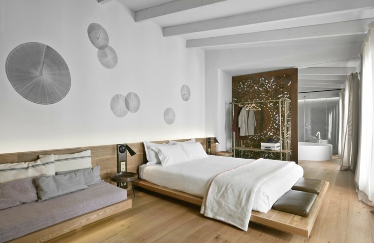 Hamprep-räcke-sovrum-öppet-badrum-säng-naturmaterial-ek-trä-golv-partition-vägg-carving-sittgrupp
