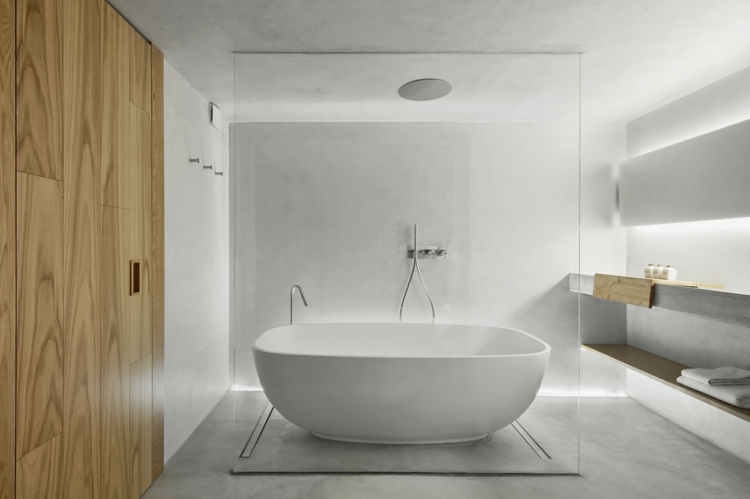 Hamprep-räcke-badrum-badkar-fristående-oval-hylla-badhanddukar-golv-väggpanel-dörr-trä