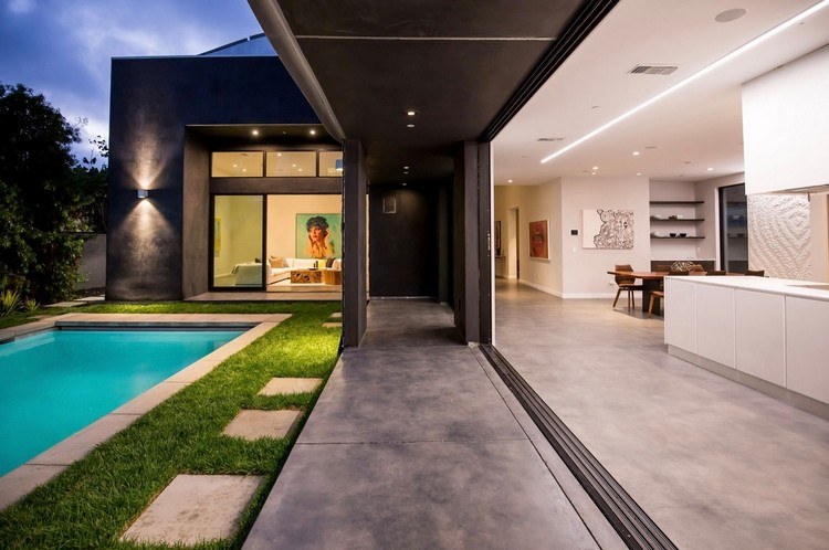 unik-hus-design-modern-skjutbara-glas-dörrar-kök-pool