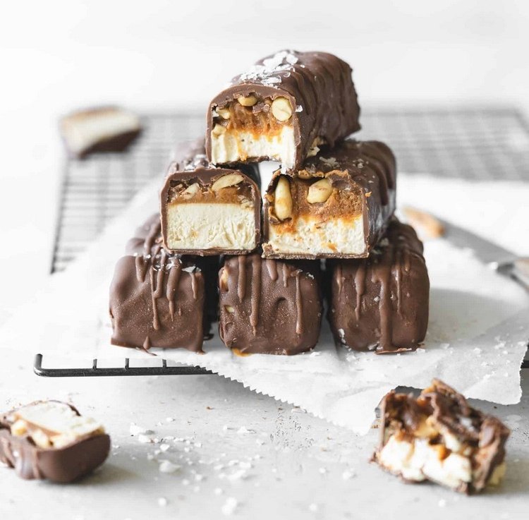 vegan Snickers glassbarer gör glassrecept utan grädde
