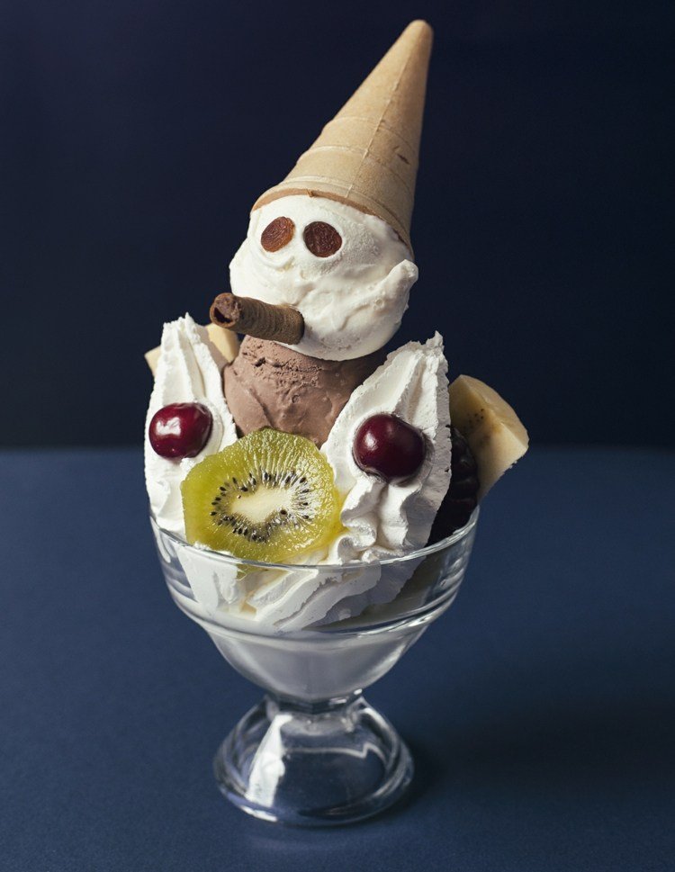 Gör Pinocchio glass sundae själv för barn med glass och frukt