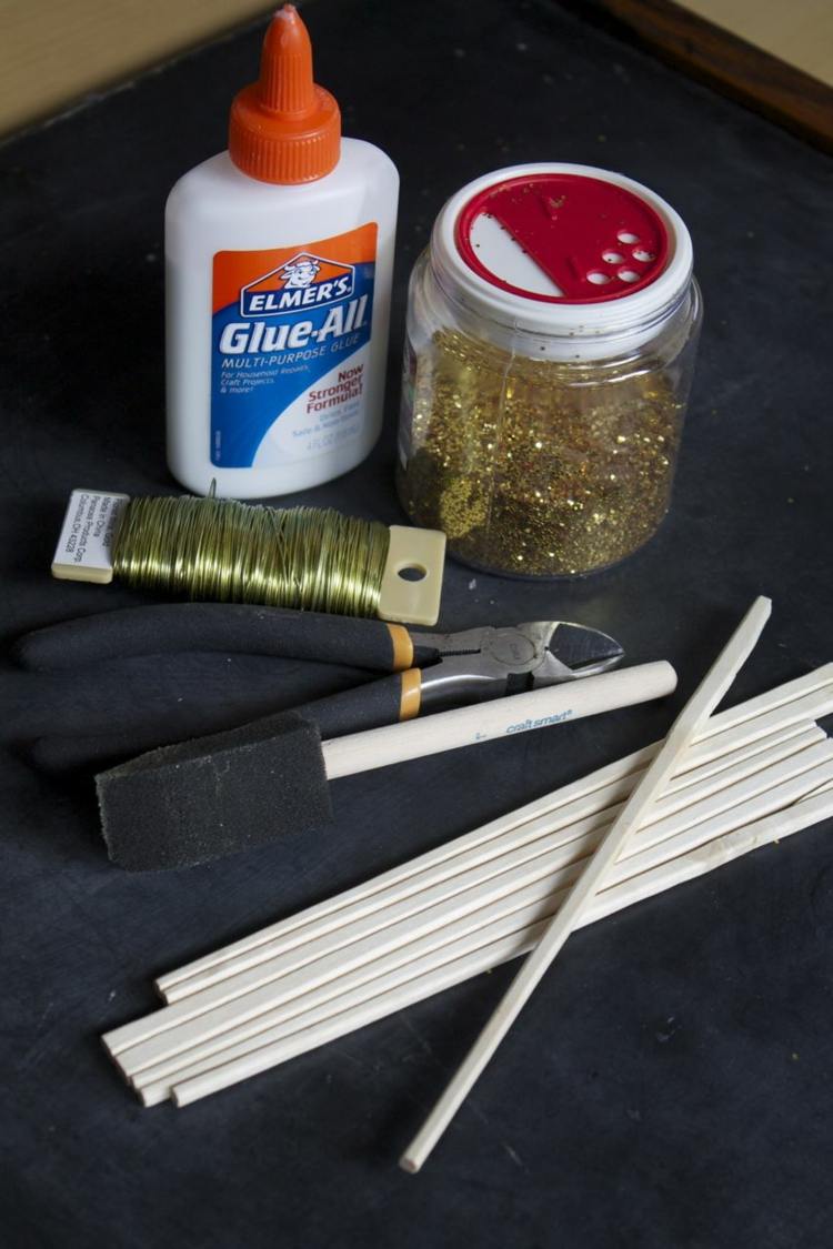 istapp dekoration tinker ätpinnar lim hantverk tråd tång glitter pulver
