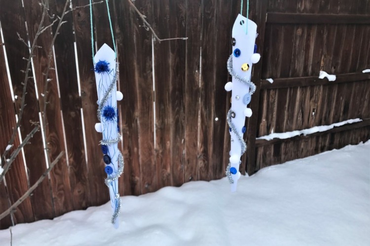 istapp dekoration tinker vinter hantverk projekt papper krans pomponger pärlor