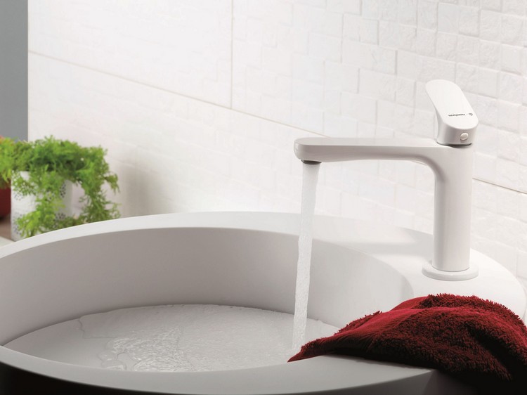 elegant-badrum-inredning-eko-energibesparande-vit-kropp-linfa-nyform