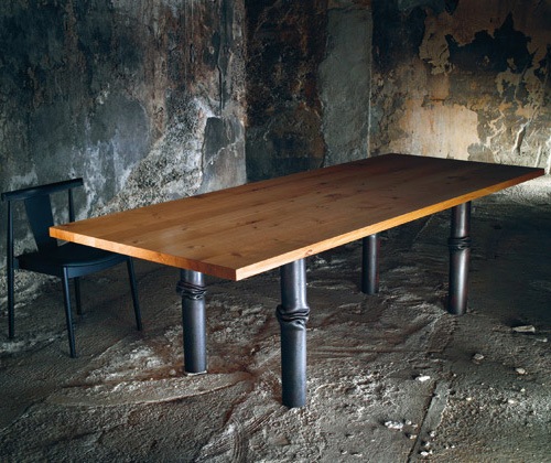 Eleganta bord från Ign.Design - massivt trä