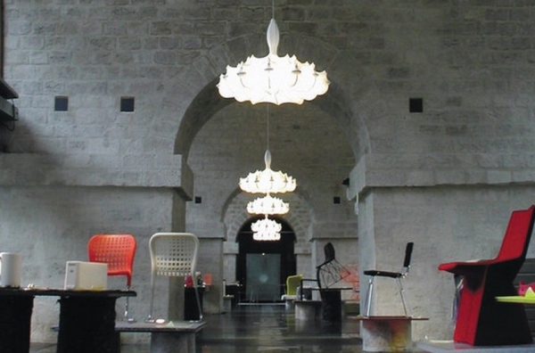 Modern lampa-som en ljuskrona tolkning modern zeppelin