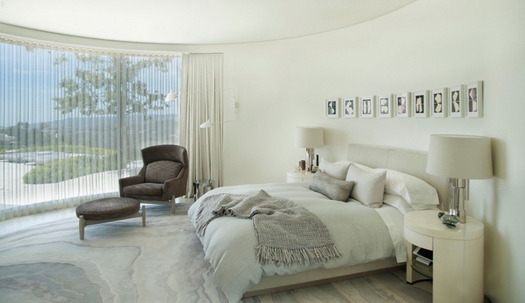 elegant-möblerad-stil-lyx-beverly-kullar-sovrum-vit-nyanser-matta