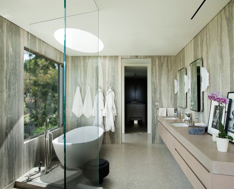 elegant-möblerad-stil-lyx-beverly-kullar-badrum-glas-dusch-grå