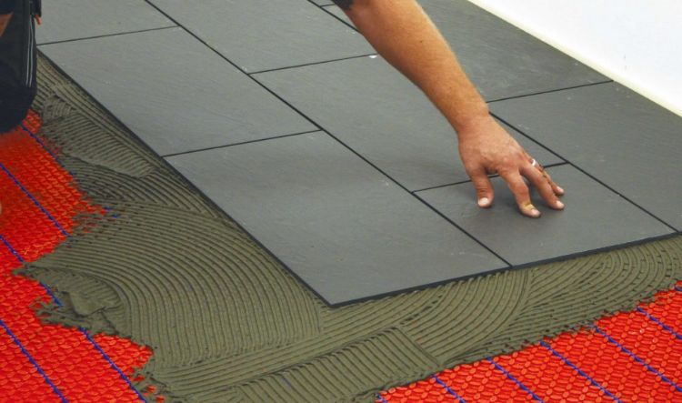 elektrisk golvvärme komfort energieffektivt spara kostnader fördelar nackdelar plattor golvhöjd golv