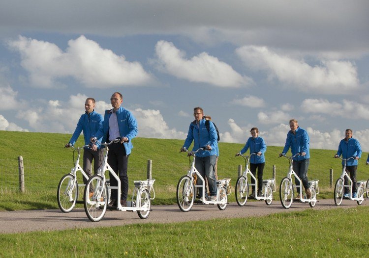 balans-cykel-idé-grupp-aktivitet-semester-picknick