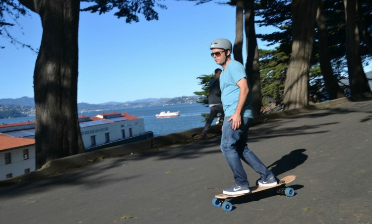 Skateboardfans extrema sport surf känsla på land