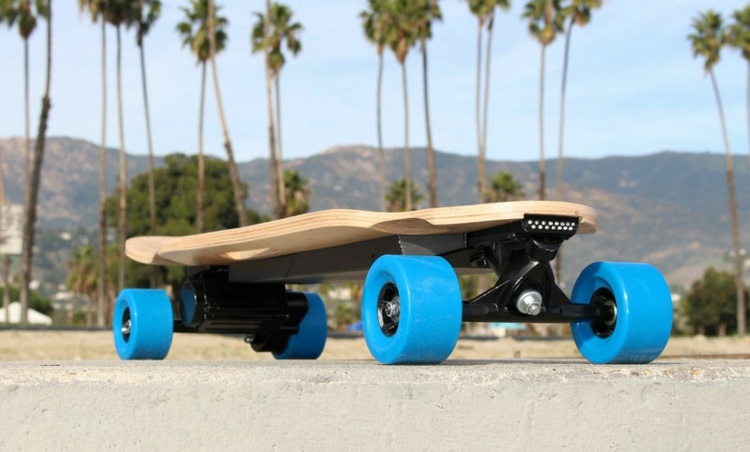 Elektrisk skateboard snabbt, kort laddningstid, batteriet håller länge