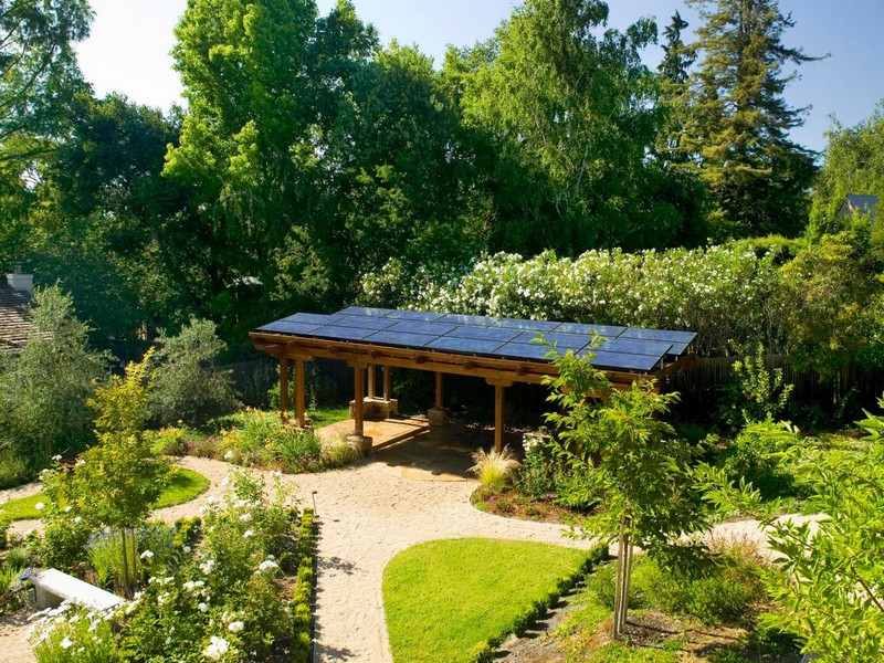 Solcells fotovoltaiska trädgårdshus är energiskt oberoende