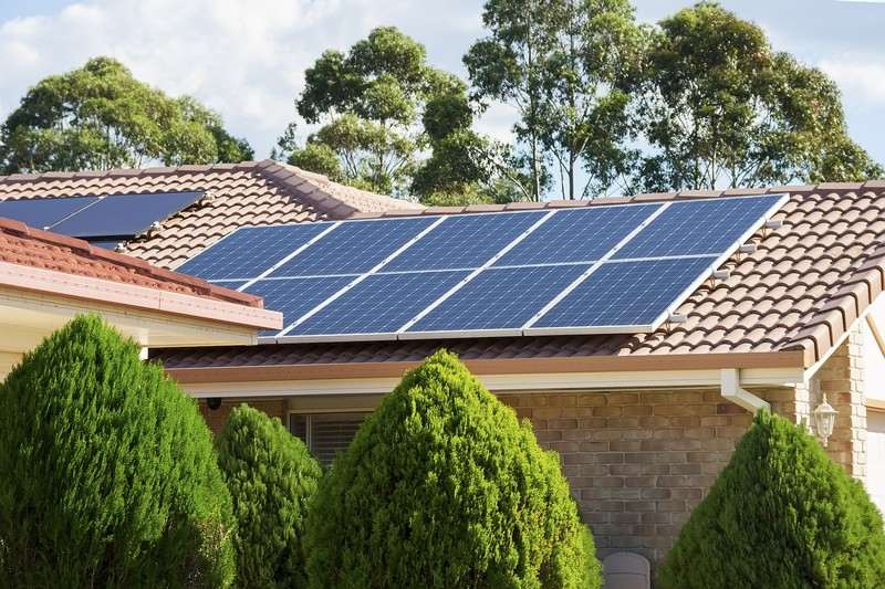 energiskt oberoende-levande-solenergi-hus-försörjning