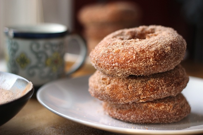 Donuts-with-apple-cider-and-hole