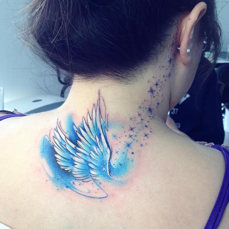 ängeltatuering-design-idéer-akvarell-blå-rygg