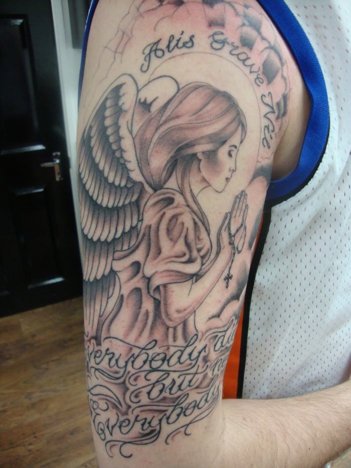 ängel-överarm-tatuering-idéer-män-kvinna-motiv