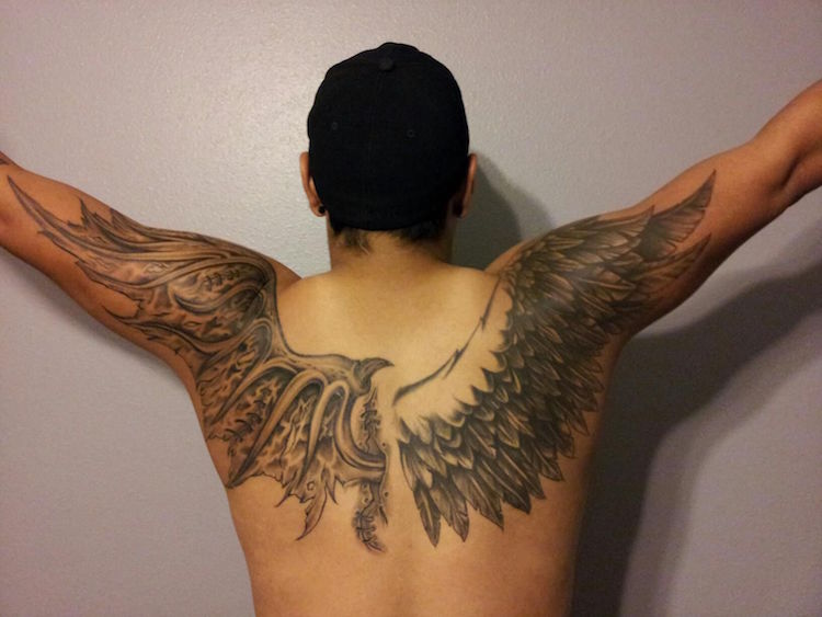 ängeltatuering-design-idéer-bak-vingar-gott-ont