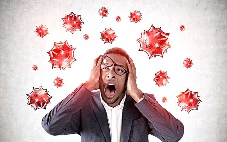 Stressad man får panik på grund av coronavirus -karantän