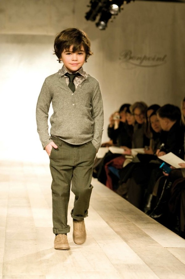 chic-young-fashion-catwalk-small