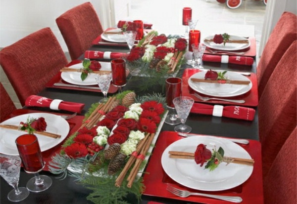 röd bordsdekoration julrosor