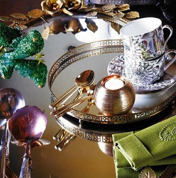 elegant-gyllene-bord-dekoration-porslin-kopp