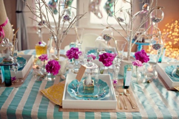 färgglada-rosa-blå-bord-dekorationer-jul