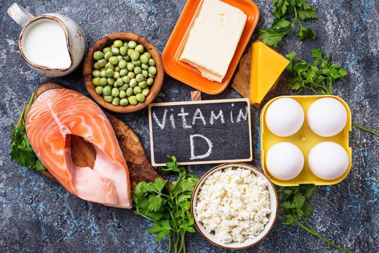 Livsmedel rika på D -vitamin lax och ägg och nötter