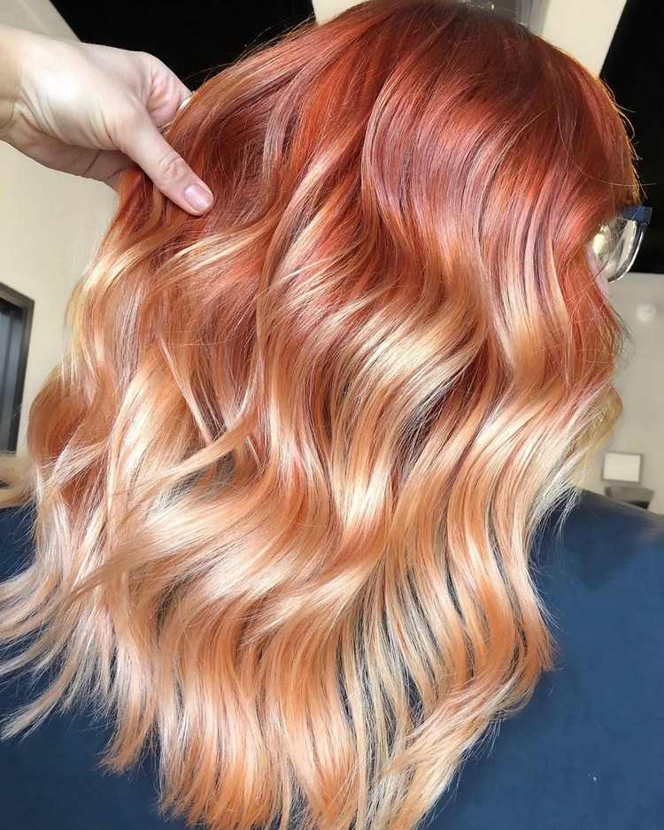 Blont hår i ombre -look, jordgubbsblont hårfärg