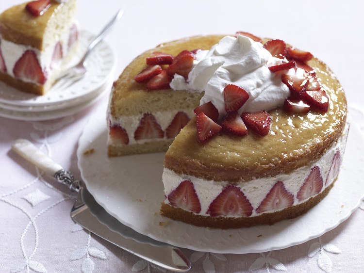jordgubb-tårta-recept-traditionella-tårta-gör-själv-instruktioner