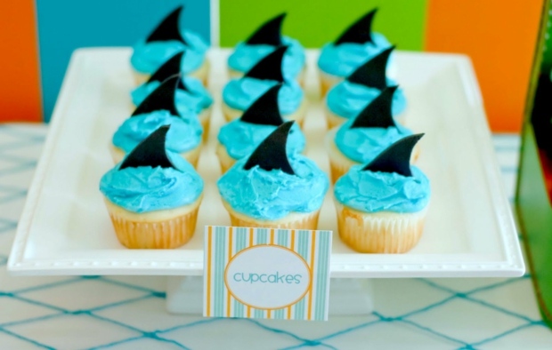 Shark cupcakes födelsedag i sommar barn firar cool idé