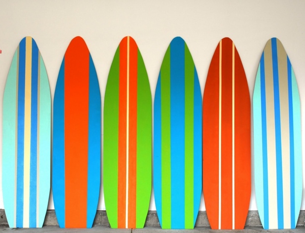 Surfbrädor dekoration vägg trädgård design idéer cool original färg träbräda