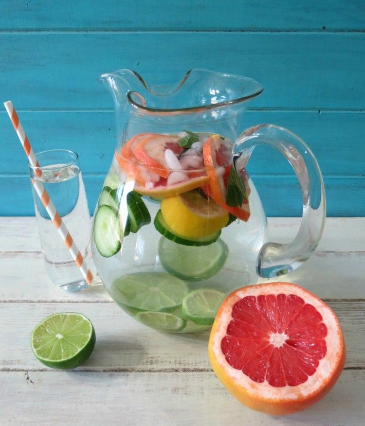 uppfriskande drink detox vatten citrus gurka