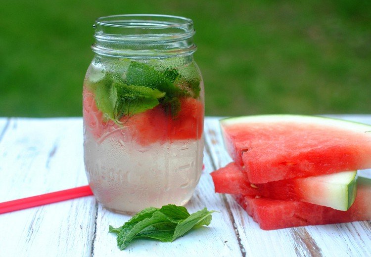 uppfriskande drycker sommar vår detox vatten vattenmelon mynta