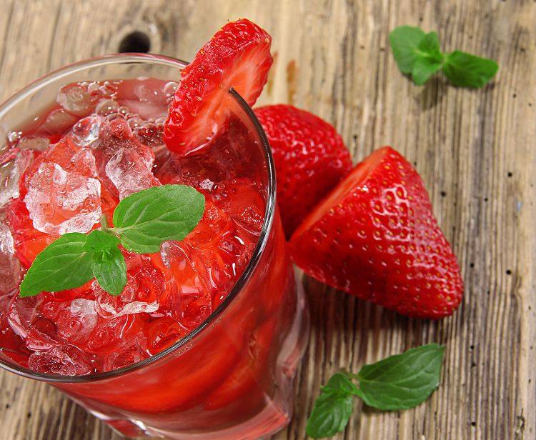 läsk-gör-det-själv-sommar-jordgubbe-mojito