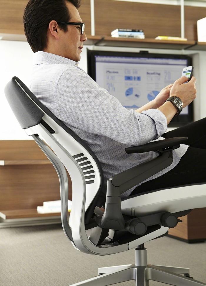 Ergonomi-på-arbetsplatsen-ergonomisk-kontorsstol-som-resonerar