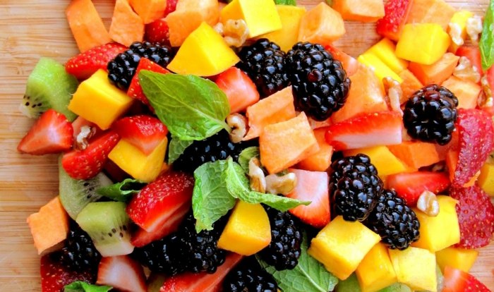 fruktsallad diabetes björnbär jordgubbar mint mango