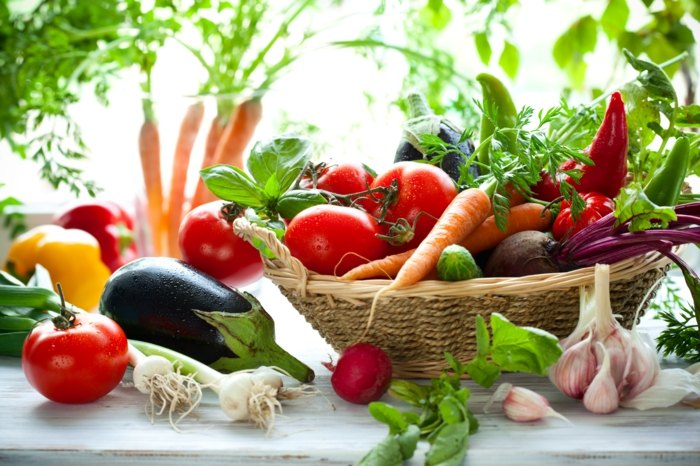färska grönsaker näring morötter aubergine tomater vitlök