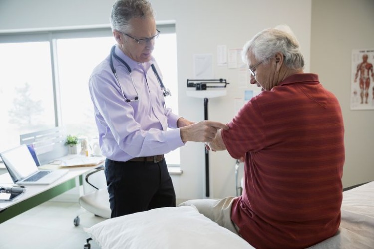 medicinsk undersökningspatient i sjukrum med vågar
