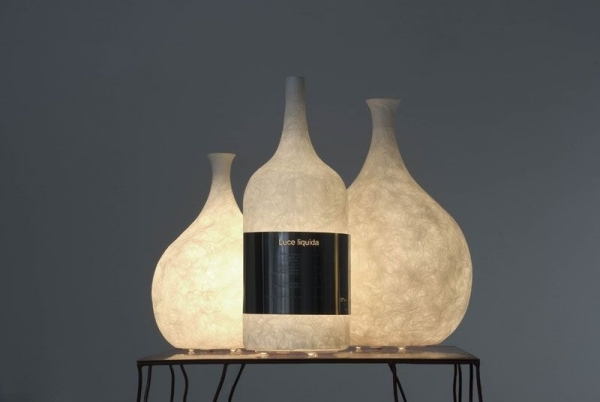 Armaturdesign In- Es Luce liquida bordslampa med ett mjukt sken