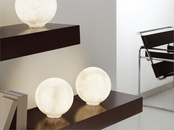Designer lampa In-Es kullyktor hyllor månmaterial nebulite