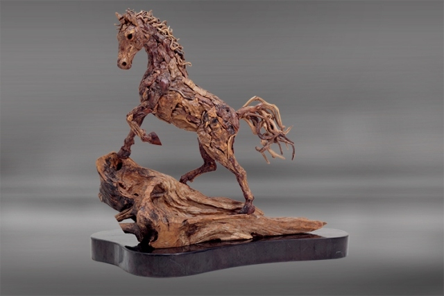 utsmyckade drivved hästar skulptur modern konst