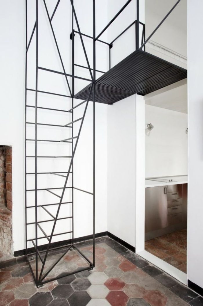 industri-stål-trappor-ser ut som en stege-gjord i svart